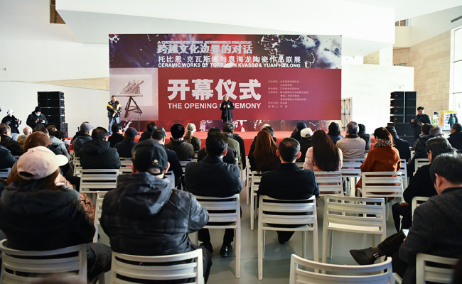 跨越文化 陶瓷對(duì)話——托比恩·卡瓦斯博與袁海龍?zhí)沾伤囆g(shù)雙人展在山東美術(shù)館開幕